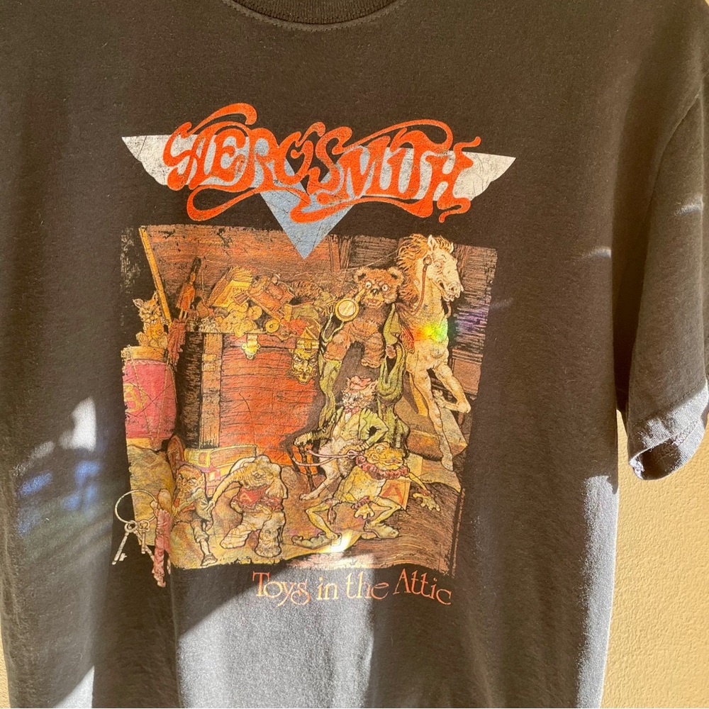 Aerosmith Toys in the Attic Graphic Band Tshirt. Black. Gildan Tag. Size Medium - Picture 7 of 11